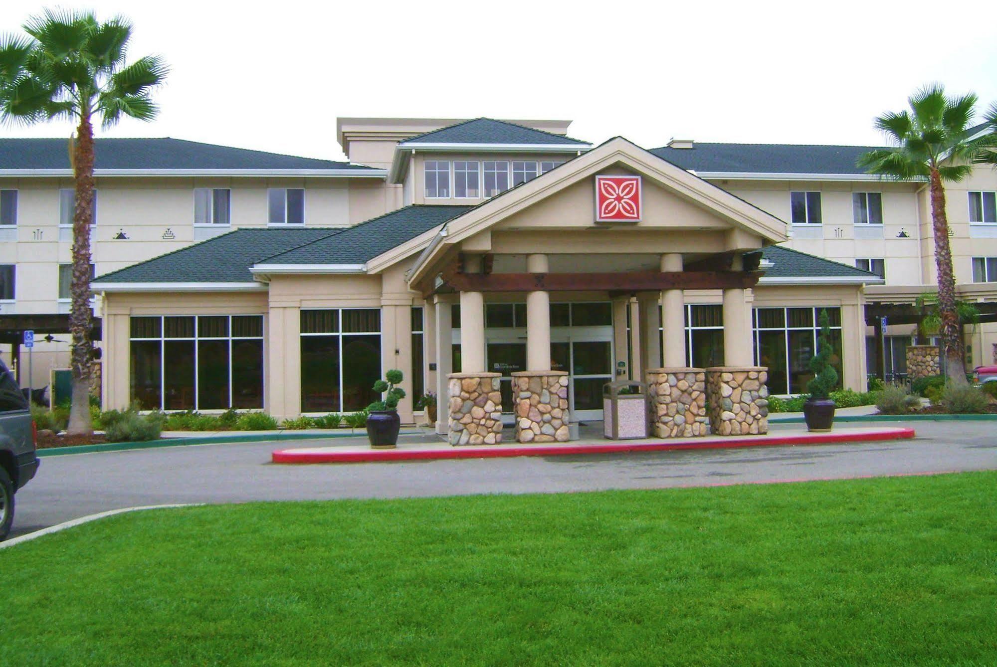 Hilton Garden Hotel 3*